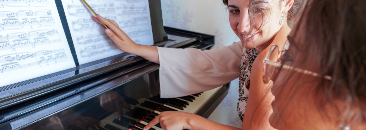 Exploring Online vs In-Person Singing Lessons Which is Right for You  