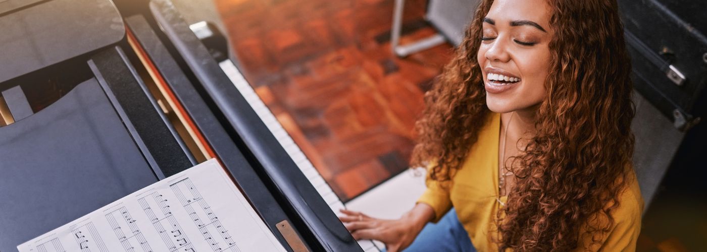 Tips To Improve Posture in Piano and Voice Training